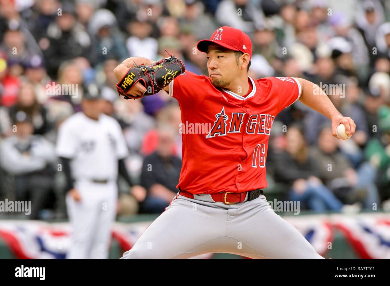 Los Angeles Angels starting pitcher Yusei Kikuchi (16) throws against the Chicago White Sox