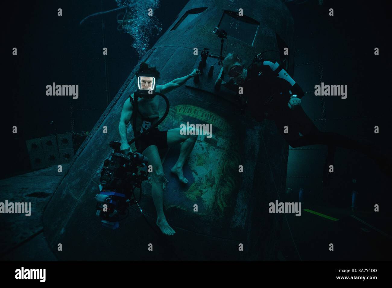 RELEASE DATE: May 23, 2025. TITLE: Mission: Impossible: The Final Reckoning. STUDIO: Paramount Pictures. DIRECTOR: Christopher McQuarrie. PLOT: The 8th entry in the long running Mission Impossible franchise. STARRING: Tom Cruise and director CHRISTOPHER MCQUARRIE on the set. (Credit Image: © Paramount Pictures/Entertainment Pictures/ZUMAPRESS.com) EDITORIAL USAGE ONLY! Not for Commercial USAGE! Stock Photo