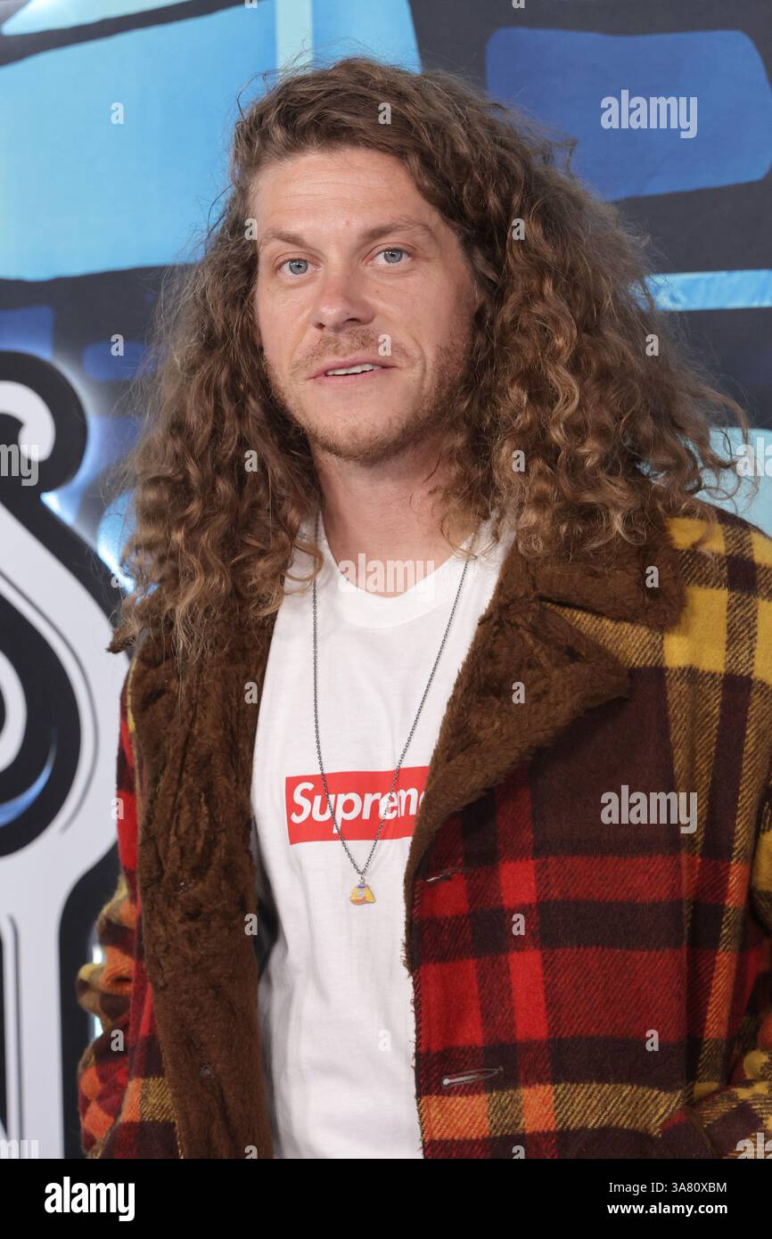 We can't believe it's been nearly 25 years since Pam Tillis Official Music  Page officially joined our Opry family! We're celebrating with Pam herself,  along with friends Lorrie Morgan, Vince Gill, Suzy, image size:866x1390