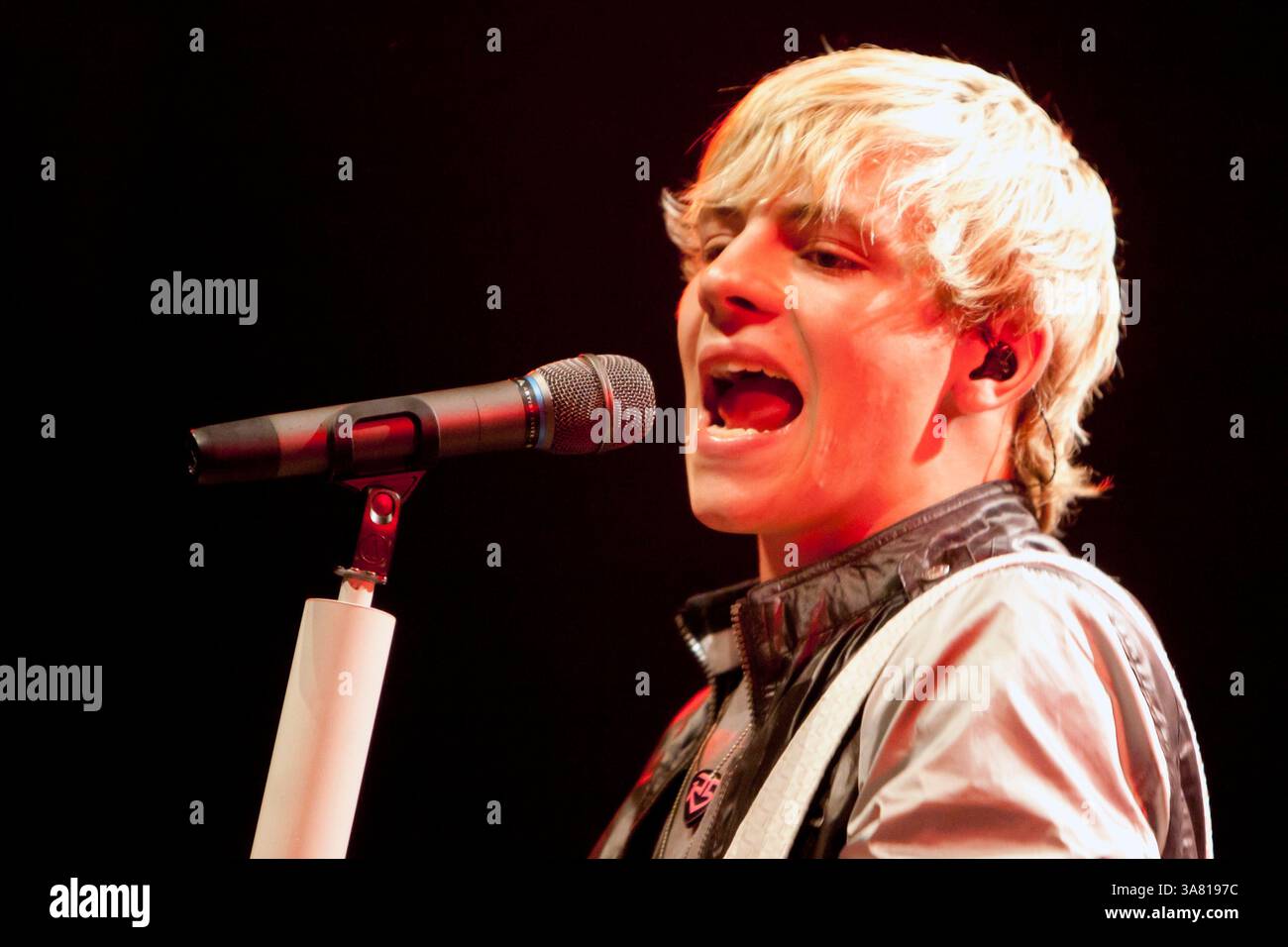 Ross lynch of r5 hi-res stock photography and images - Page 2 - Alamy