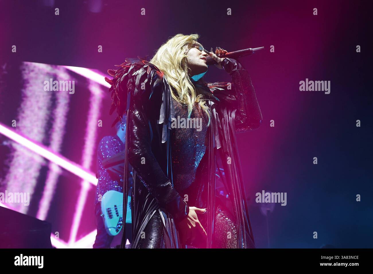 27 03 2025 Tokio Hotel Sänger Bill Kaulitz Im Konzert Live In Der