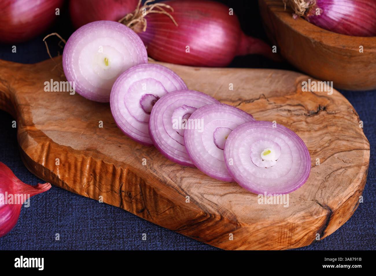 The sweet red onion of tropea hi-res stock photography and images - Alamy