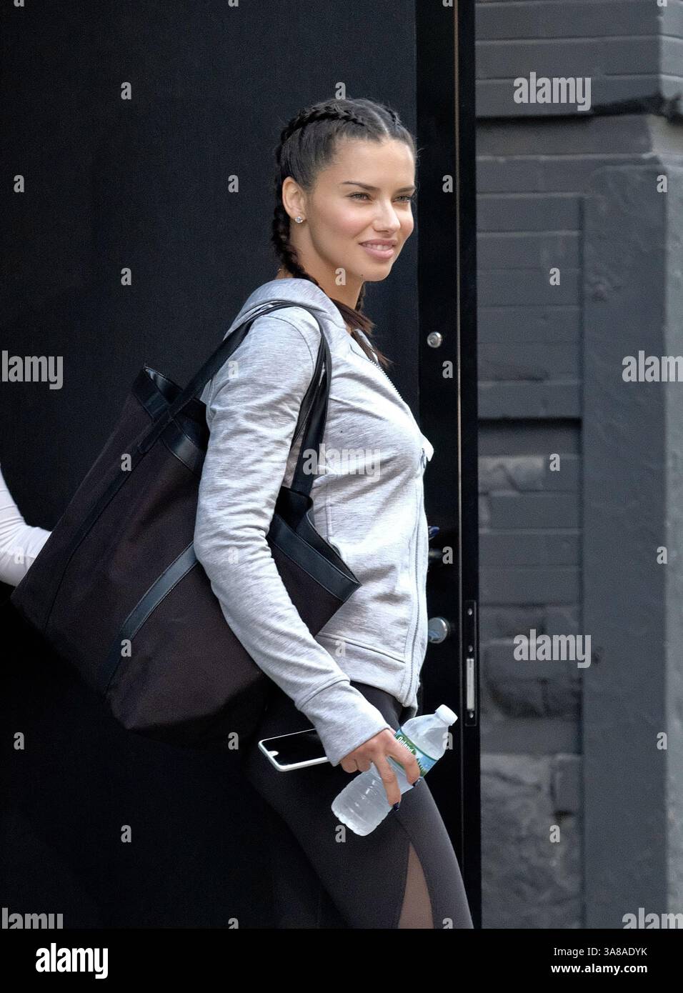 Victorias secret bag hi-res stock photography and images - Alamy Victorias secret bag hi-res stock photography and images - Alamy