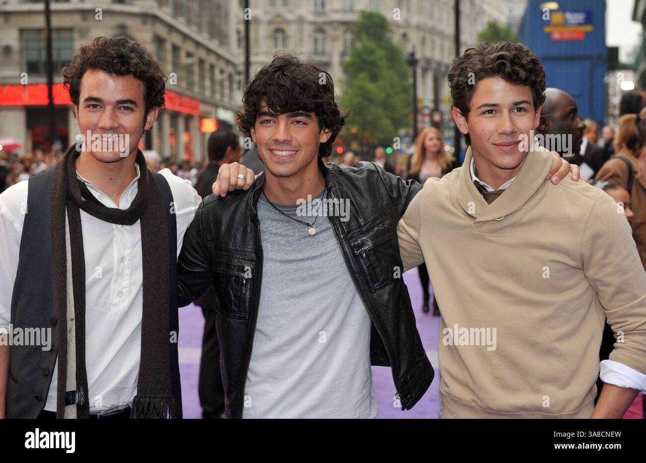 Nick jonas 2009 hi-res stock photography and images - Page 5 - Alamy