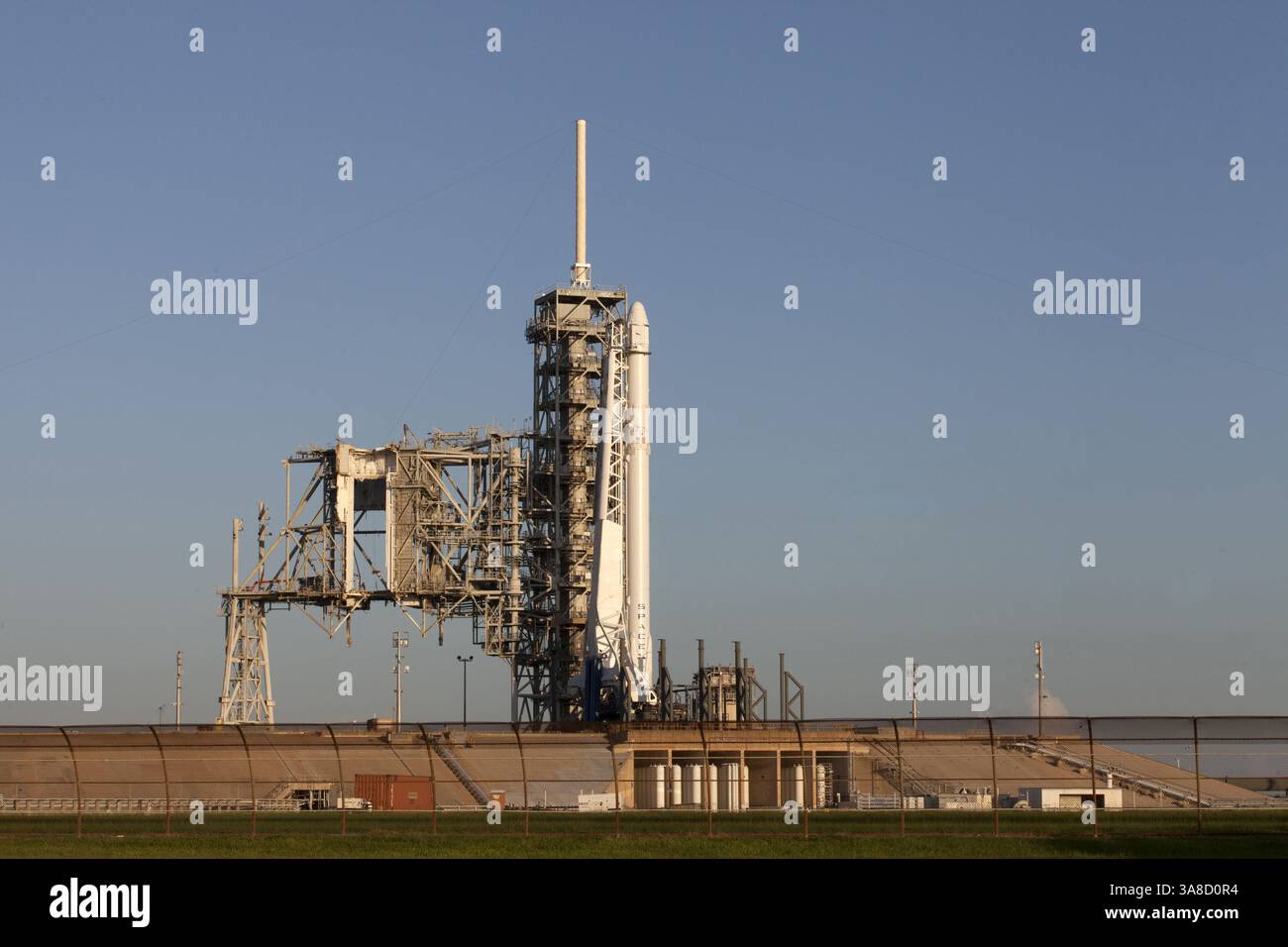 August 14, 2017 - Merritt Island, FL, United States - A SpaceX Falcon 9 rocket and Dragon resupply spacecraft sit at the Kennedy Space Center Launch Complex 39A in preparation for the CRS-12 commercial resupply mission launch to the International Space Station August 14, 2017 in Merritt Island, Florida. (Credit Image: © Kim Shiflett/Planet Pix via ZUMA Wire) Stock Photo