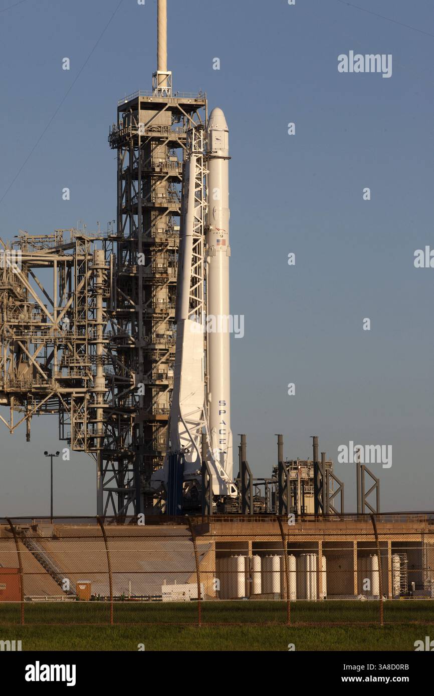 August 14, 2017 - Merritt Island, FL, United States - A SpaceX Falcon 9 rocket and Dragon resupply spacecraft sit at the Kennedy Space Center Launch Complex 39A in preparation for the CRS-12 commercial resupply mission launch to the International Space Station August 14, 2017 in Merritt Island, Florida. (Credit Image: © Kim Shiflett/Planet Pix via ZUMA Wire) Stock Photo