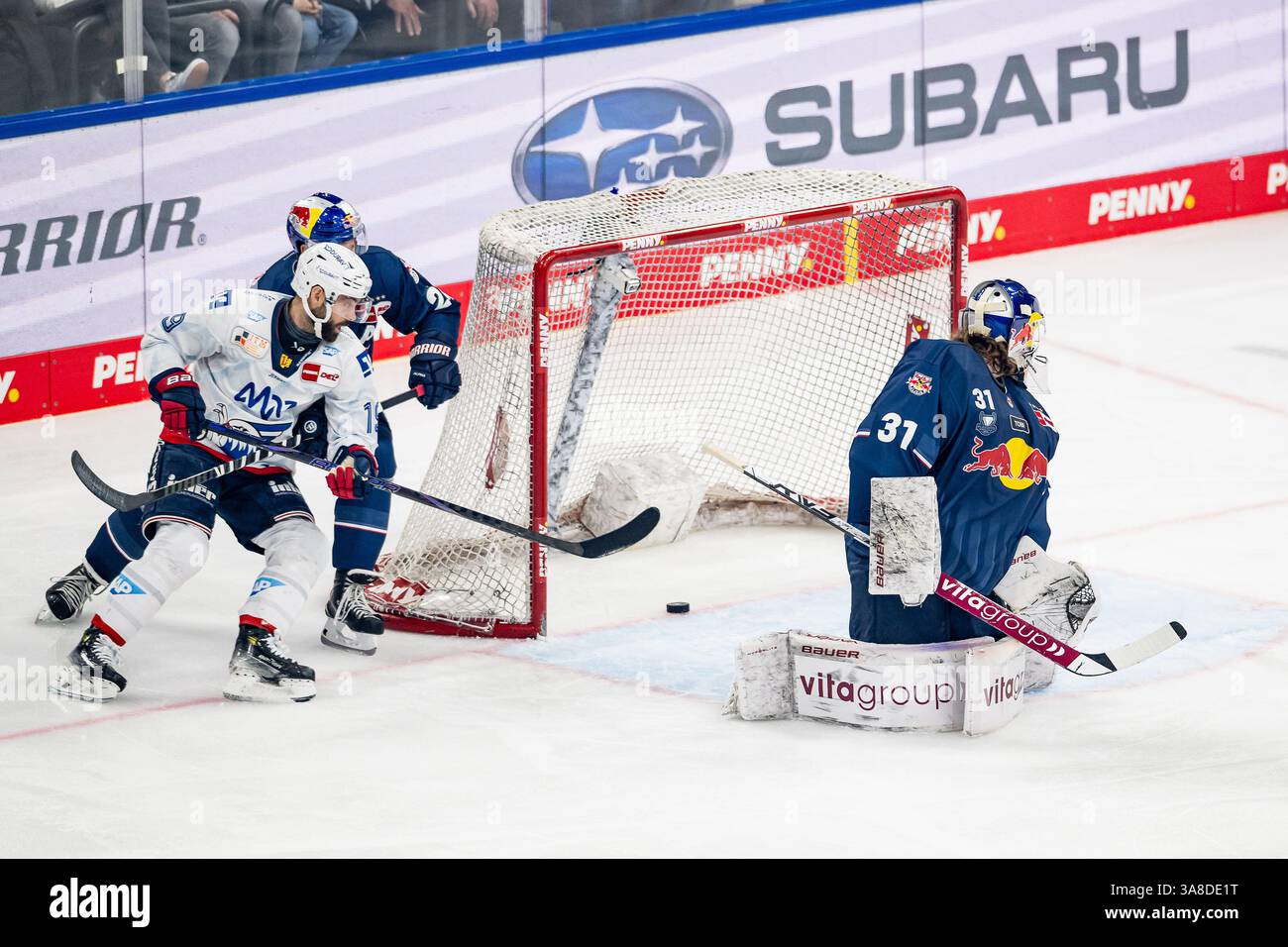 Muenchen, Deutschland. 28th Mar, 2025. Jonathan Blum (EHC Red Bull ...