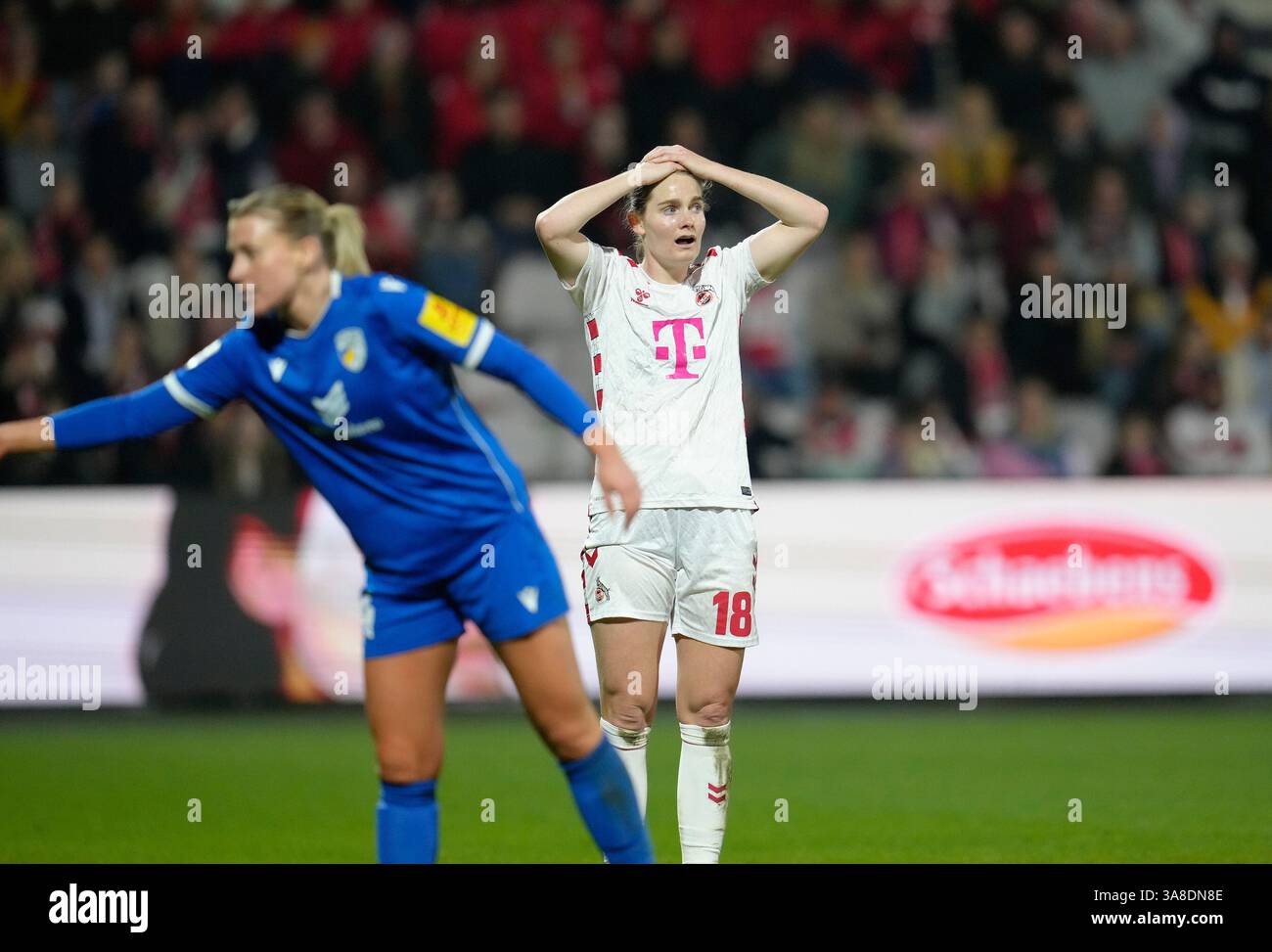 Taylor Marie Ziemer (1. FC Koeln, #18) reagiert nach einer vergebenen ...