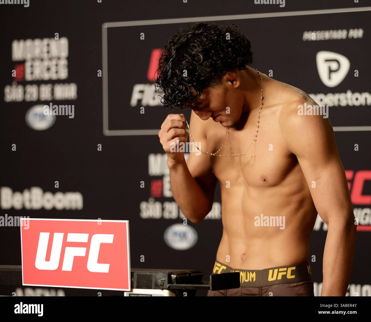 Mexico City, Mexico, MEX. 28th Mar, 2025. poses on the scale during official weigh-ins for UFC Fight Night Mexico City at the InternContinental Mexico City hotel in Mexico City, MX. (Credit Image: © Alejandro Salazar/ZUMA Press Wire) EDITORIAL USAGE ONLY! Not for Commercial USAGE! Stock Photo