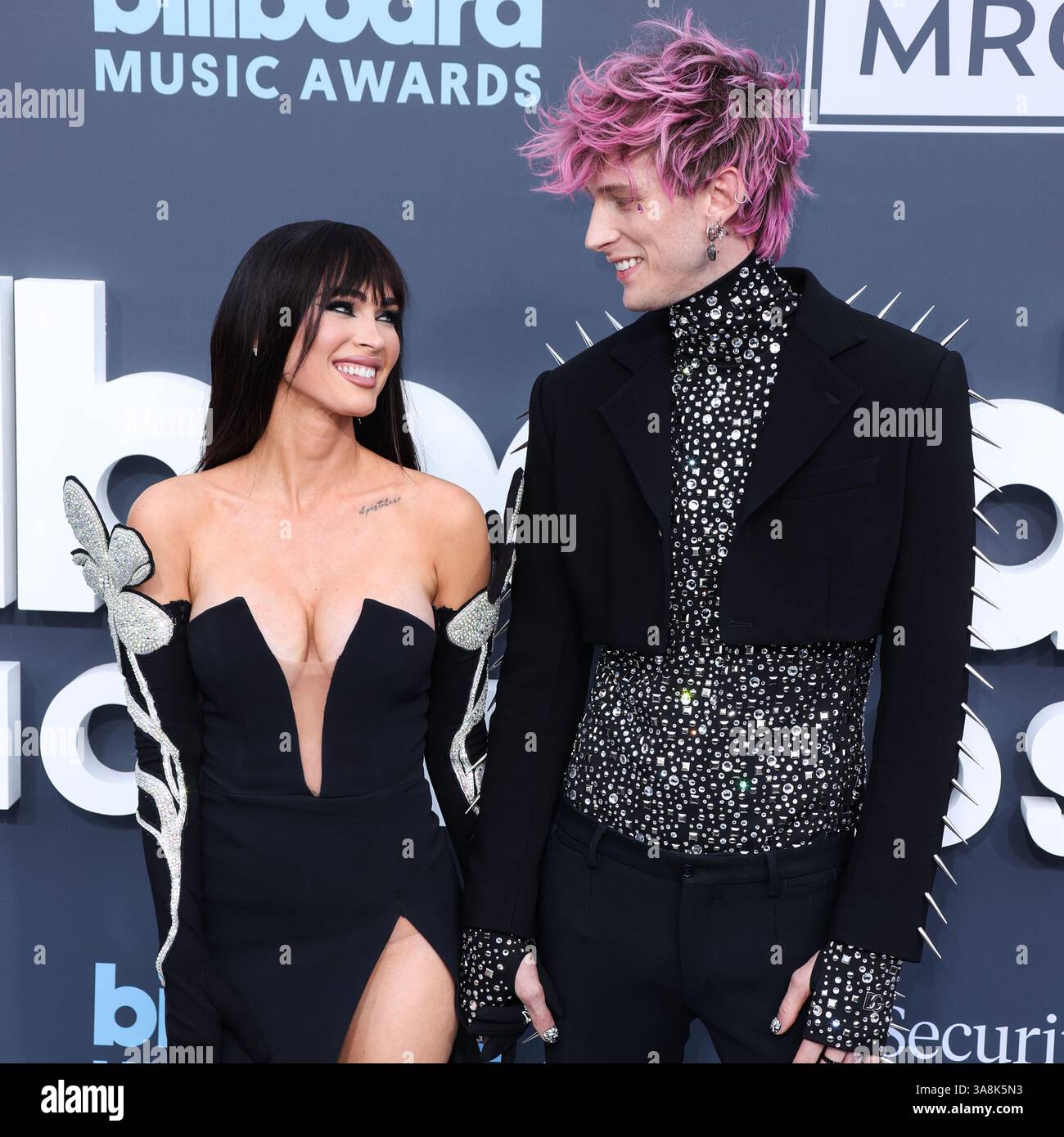 Las Vegas, United States. 28th Mar, 2025. (FILE) Megan Fox and Machine Gun Kelly welcome baby girl on Thursday, March 27, 2025. LAS VEGAS, NEVADA, USA - MAY 15: American actress Megan Fox wearing a David Koma dress and a Loree Rodkin ring and boyfriend/American rapper and singer-songwriter Machine Gun Kelly (Colson Baker) arrive at the 2022 Billboard Music Awards held at the MGM Grand Garden Arena on May 15, 2022 in Las Vegas, Nevada, United States. (Photo by Xavier Collin/Image Press Agency) Credit: Image Press Agency/Ģ����ý Live News Stock Photo