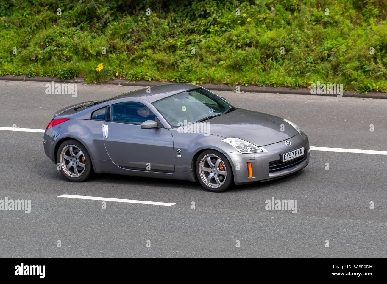 2007 Grey Nissan 350Z V6 313 Car Coupe Petrol 3498 cc at the