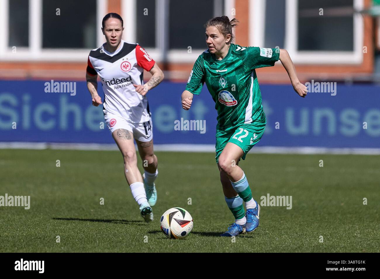 v.li. Geraldine Reuteler (Eintracht Frankfurt, 14) und Rieke Dieckmann (SV Werder Bremen, 22