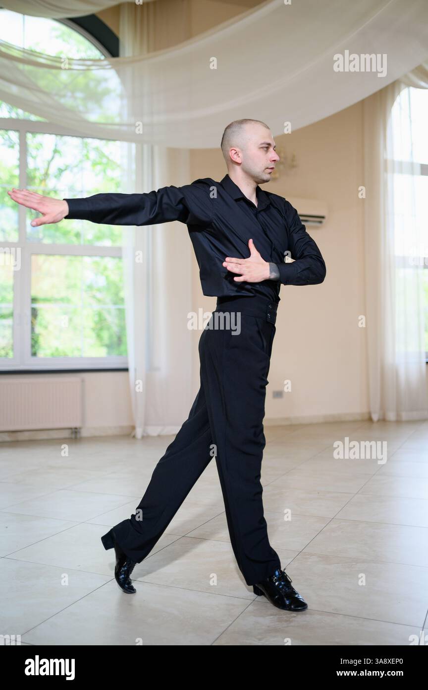 Surrey Rugby Adult's Black Pro Warm Up Trouser Surrey Rugby Adult's Black Pro Warm Up Trouser