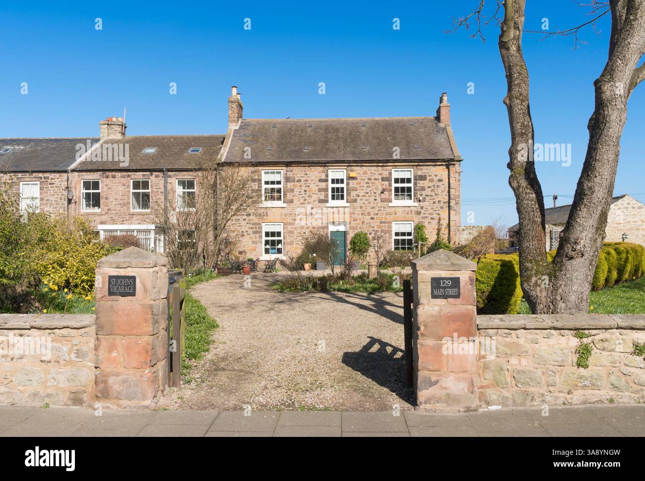 Double fronted stone house hi-res stock photography and images - Alamy