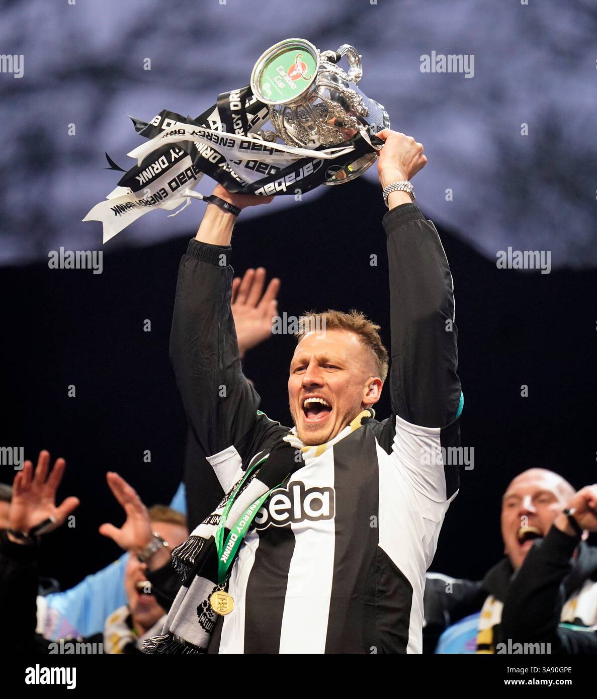 https://c8.alamy.com/comp/3A90GPE/newcastle-uniteds-dan-burn-with-the-carabao-cup-on-stage-during-the-carabao-cup-trophy-parade-in-newcastle-newcastle-united-beat-liverpool-21-in-the-carabao-cup-final-earlier-this-month-picture-date-saturday-march-29-2025-3A90GPE.jpg