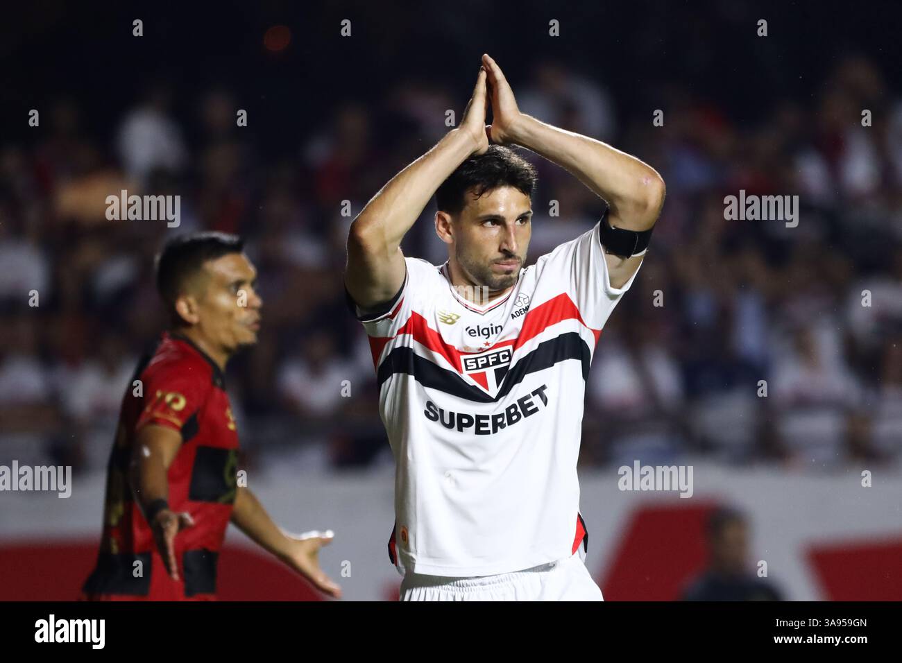 Calleri of São Paulo during the match against Sport in the 1st round of ...