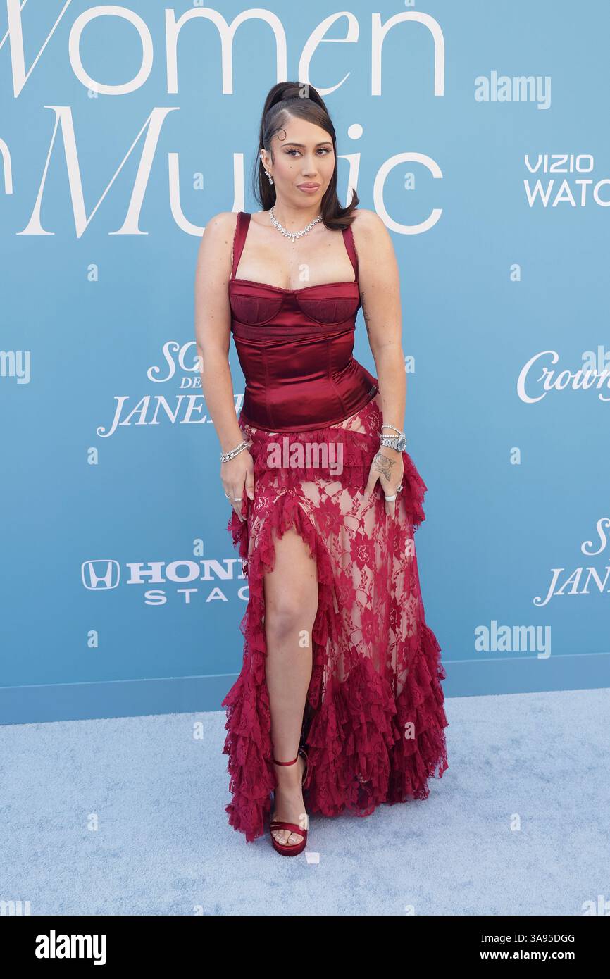Kali uchis hi-res stock photography and images - Alamy