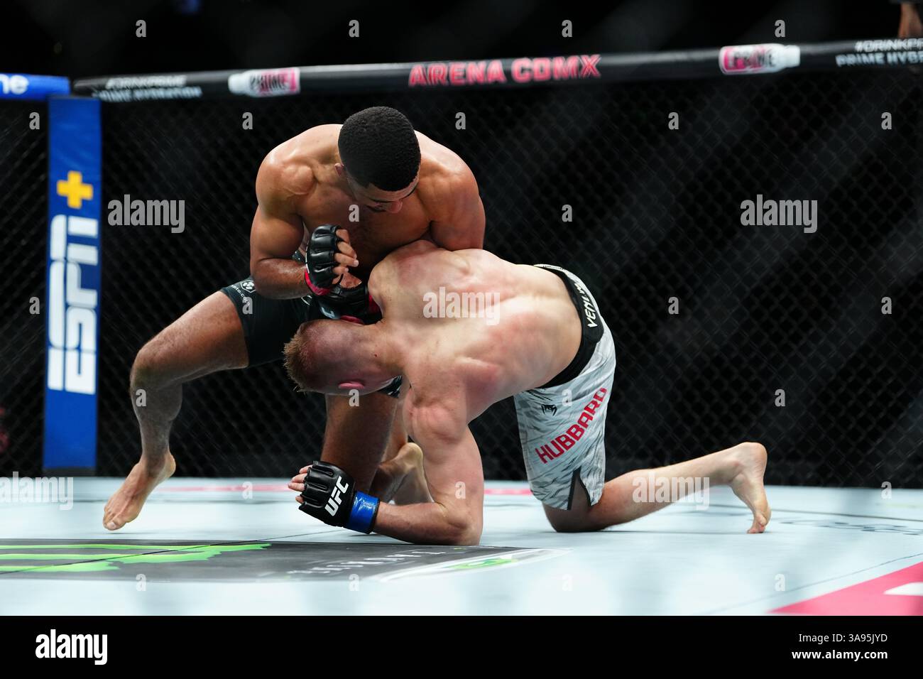 Mexico City, Mexico, United States. 29th Mar, 2025. MEXICO CITY, MEXICO - MARCH 29: Marquel Mederos and Austin Hubbard step into the octagon for a 3-round bout at UFC Fight Night - Moreno vs Erceg at Arena CDMX on March 29, 2025 in Mexico City, Mexico (Photo by Louis Grasse/PxImages) Credit: Px Images/Alamy Live News Stock Photo