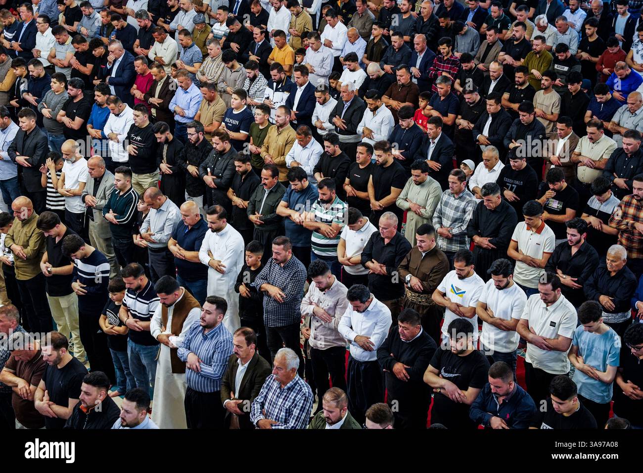 Dohuk, Iraq. 30th Mar, 2025. Iraqi Kurdish Muslims perform Eid al-Fitr ...