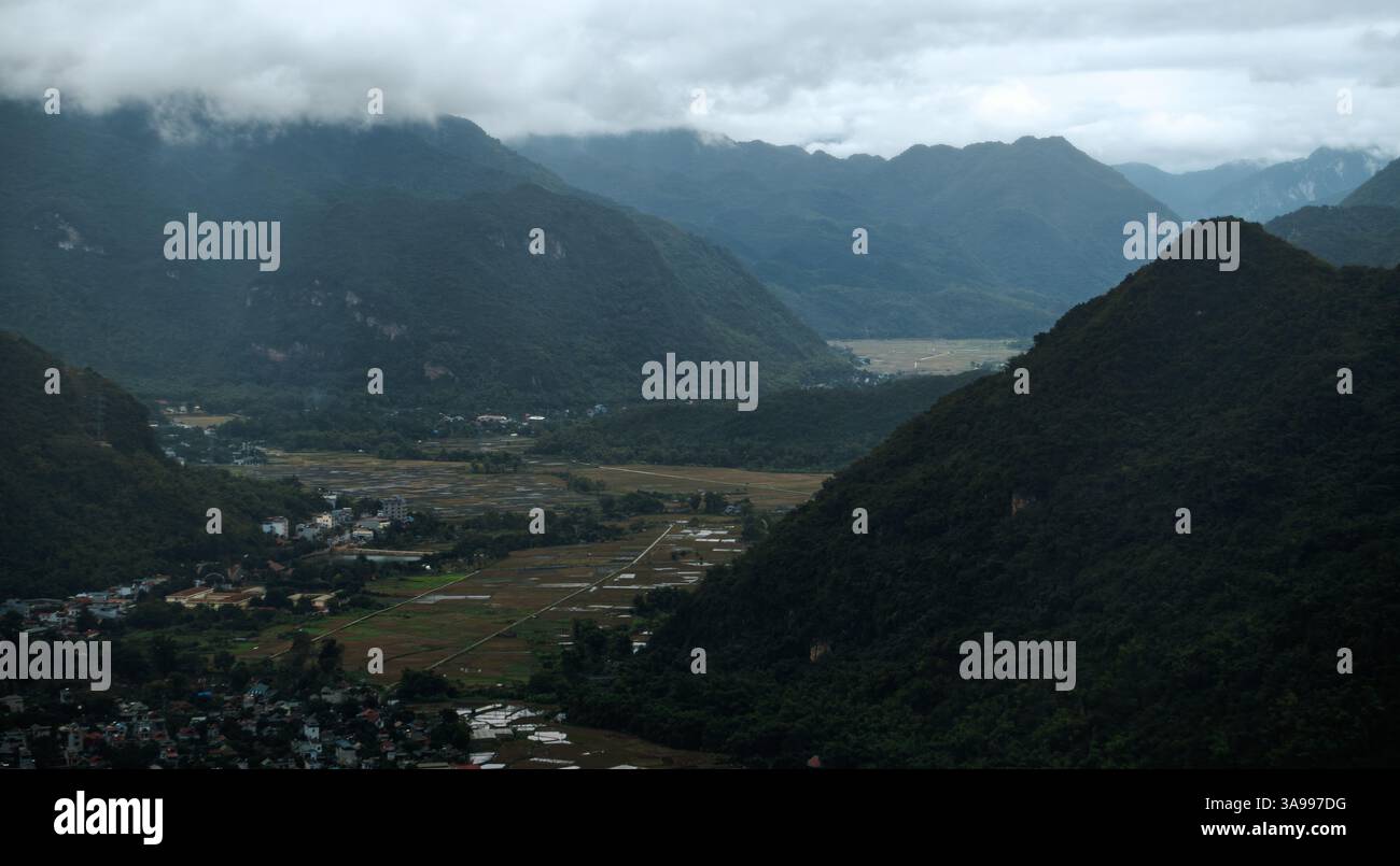 Misty mountains surround the lush valleys of Hoa Binh City and Mai Chau, Vietnam Stock Photo