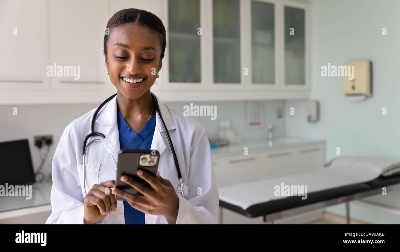 Typing doctor black woman hi-res stock photography and images - Alamy