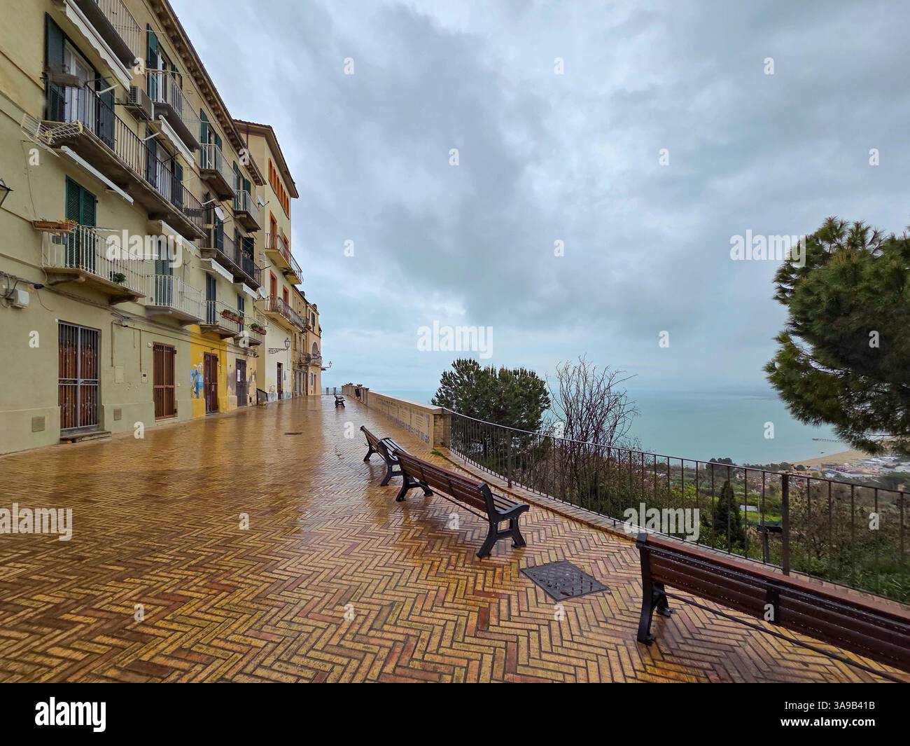 Italy abruzzo chieti old town hi-res stock photography and images - Alamy, image size:1300x1065