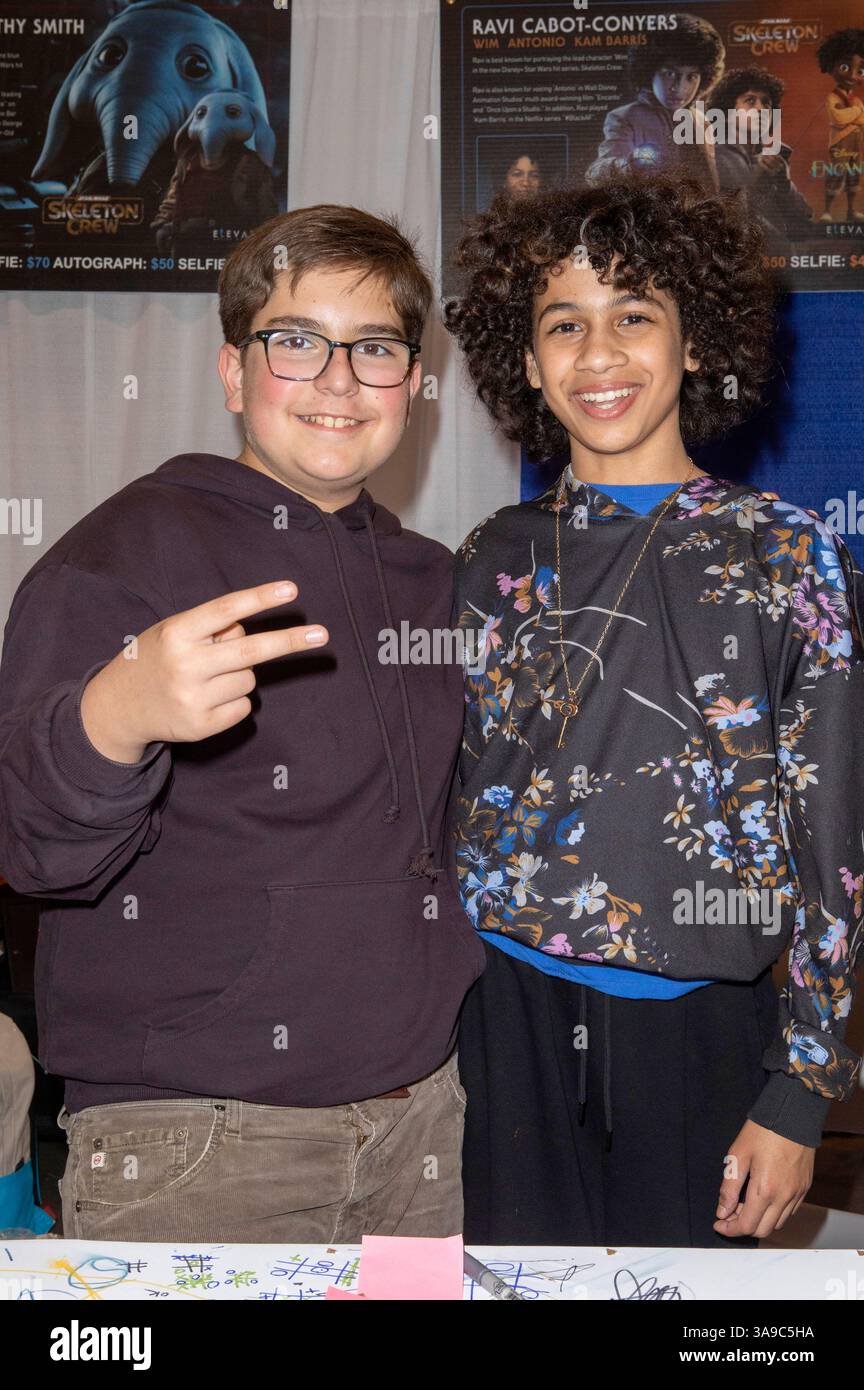 Robert Timothy Smith und Ravi Cabot-Conyers auf der WonderCon 2025 im ...