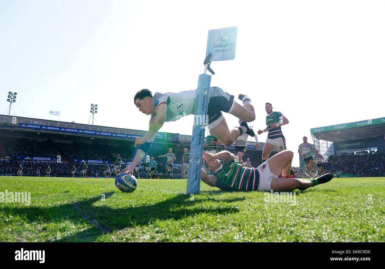 Saracens' Angus Hall scores his sides third try during the Gallagher ...