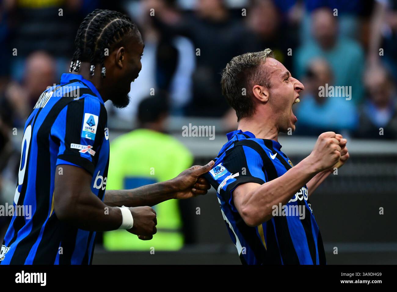 Milan, Italy on March 30, 2025. Inter Milan's Italian midfielder #16 ...