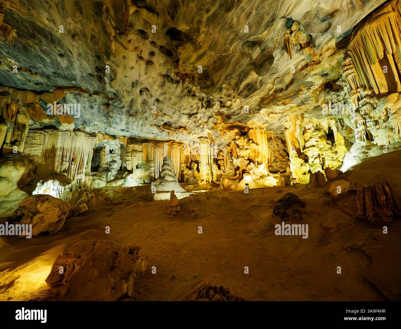 Inside Cango caves, Oudtshoorn, South Africa Stock Photo - Alamy