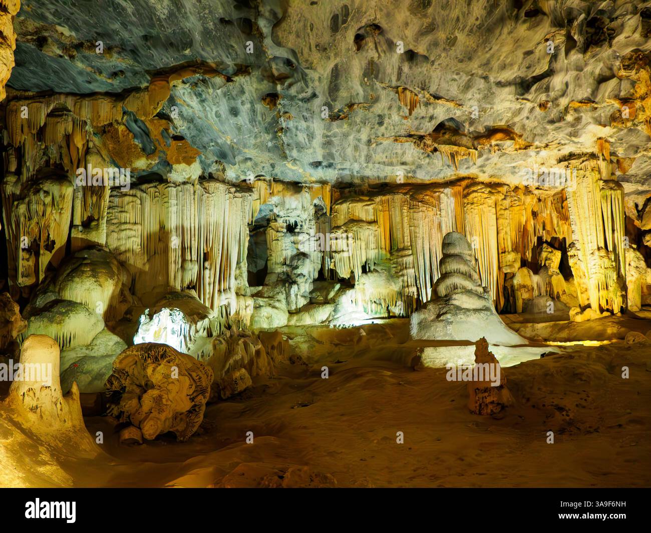 Inside Cango caves, Oudtshoorn, South Africa Stock Photo - Alamy