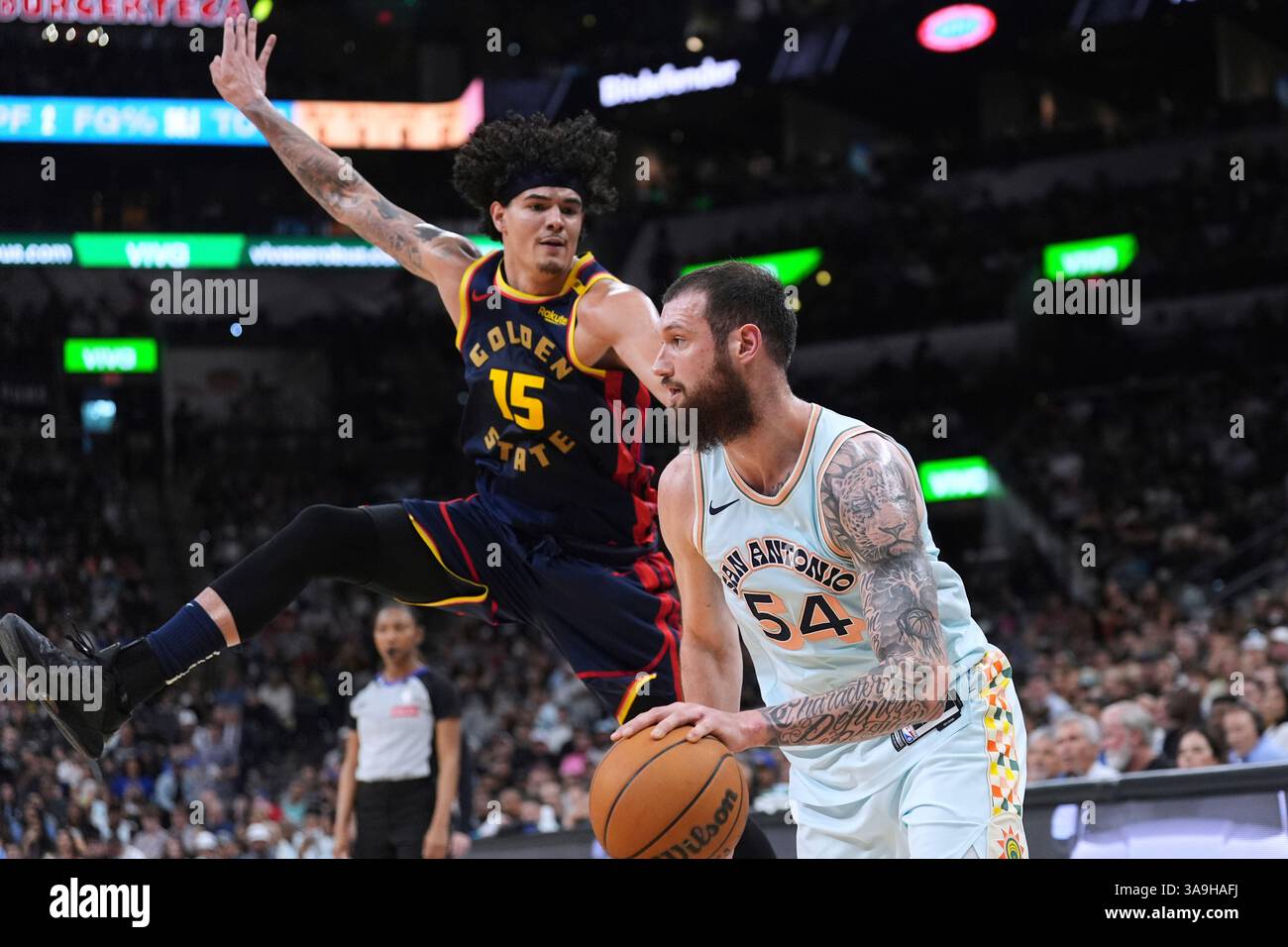 San Antonio Spurs forward Sandro Mamukelashvili (54) drives around