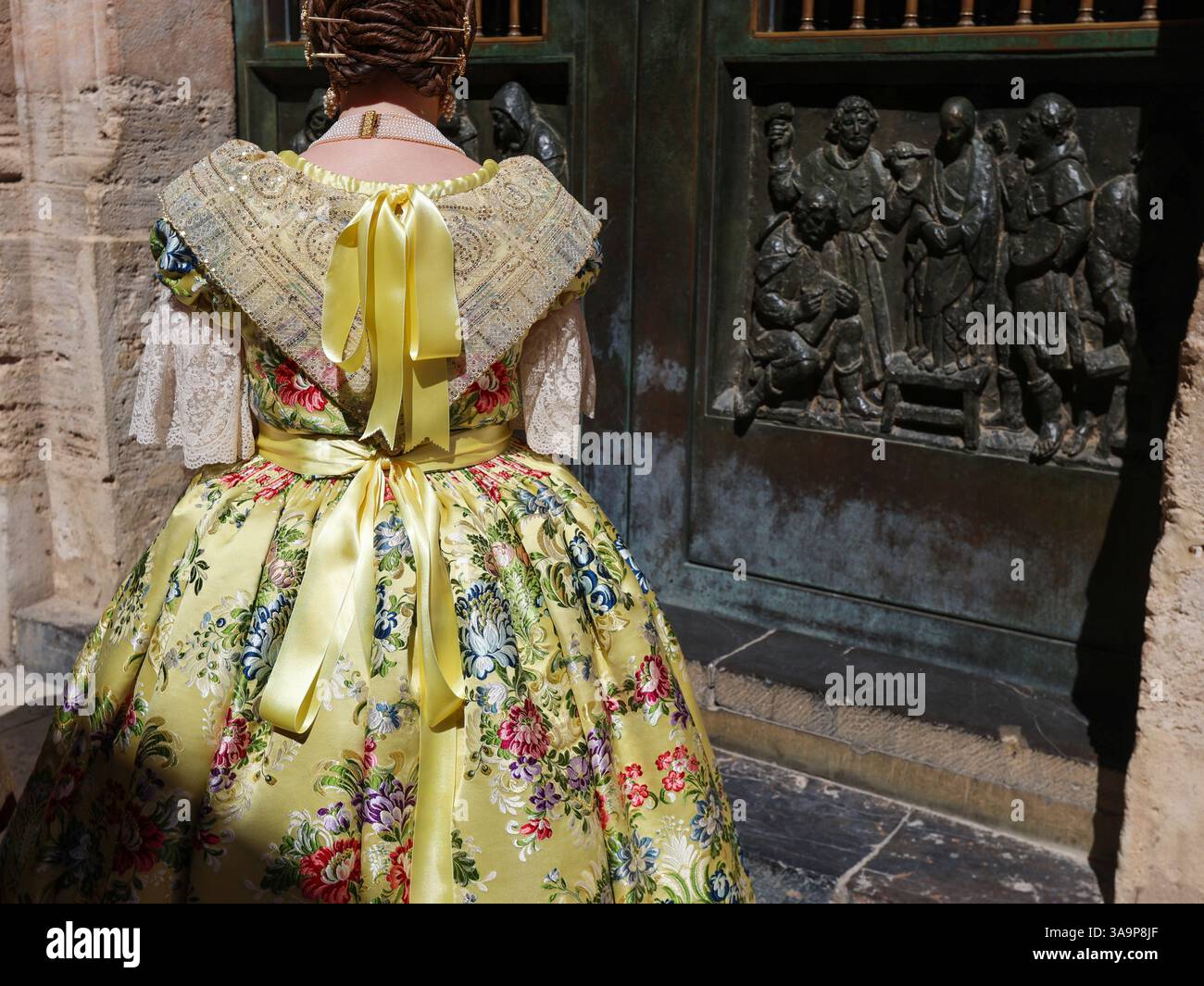 Women dressed in the traditional Fallera attire, also known as the ...