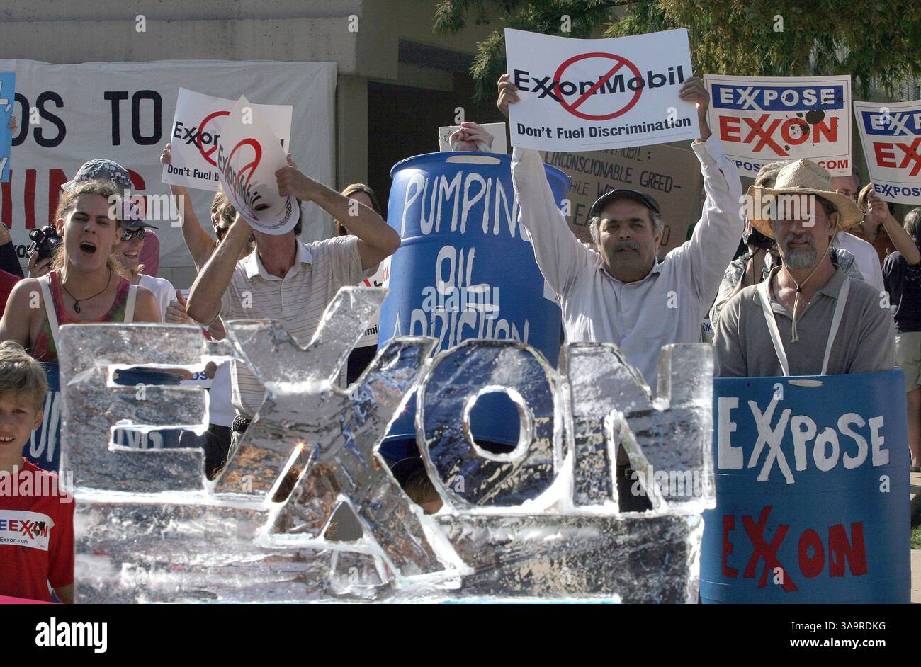 Exxonmobile hi-res stock photography and images - Alamy