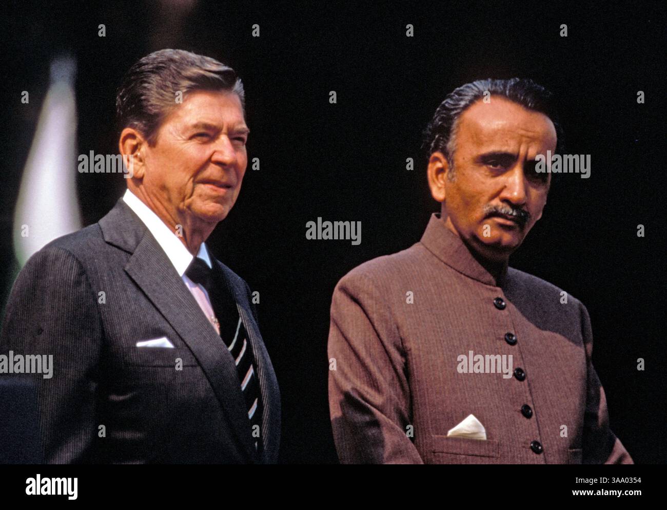 Pakistan Rasheed Junejo Jul 16, 1986; Washington, DC, USA; President RONALD REAGAN (L) with ...