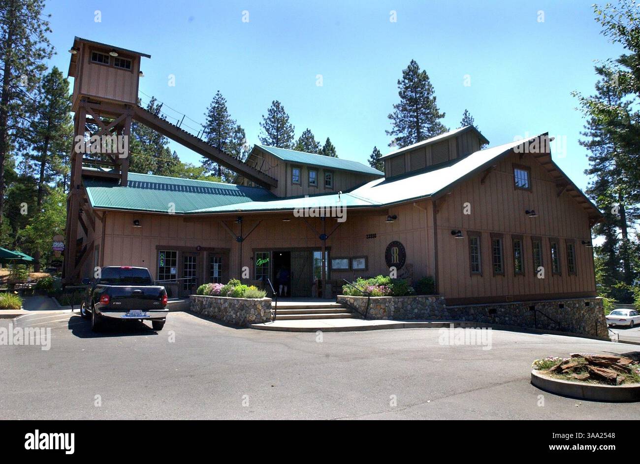 Exterior of Robber's Roost Steak & Seafood Restaurant 23990 Foresthill ...