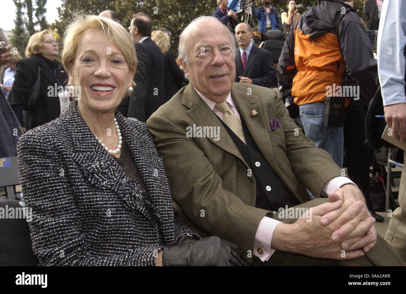 Izza Shultz George shultz and his wife hi-res stock photography and images - Alamy
