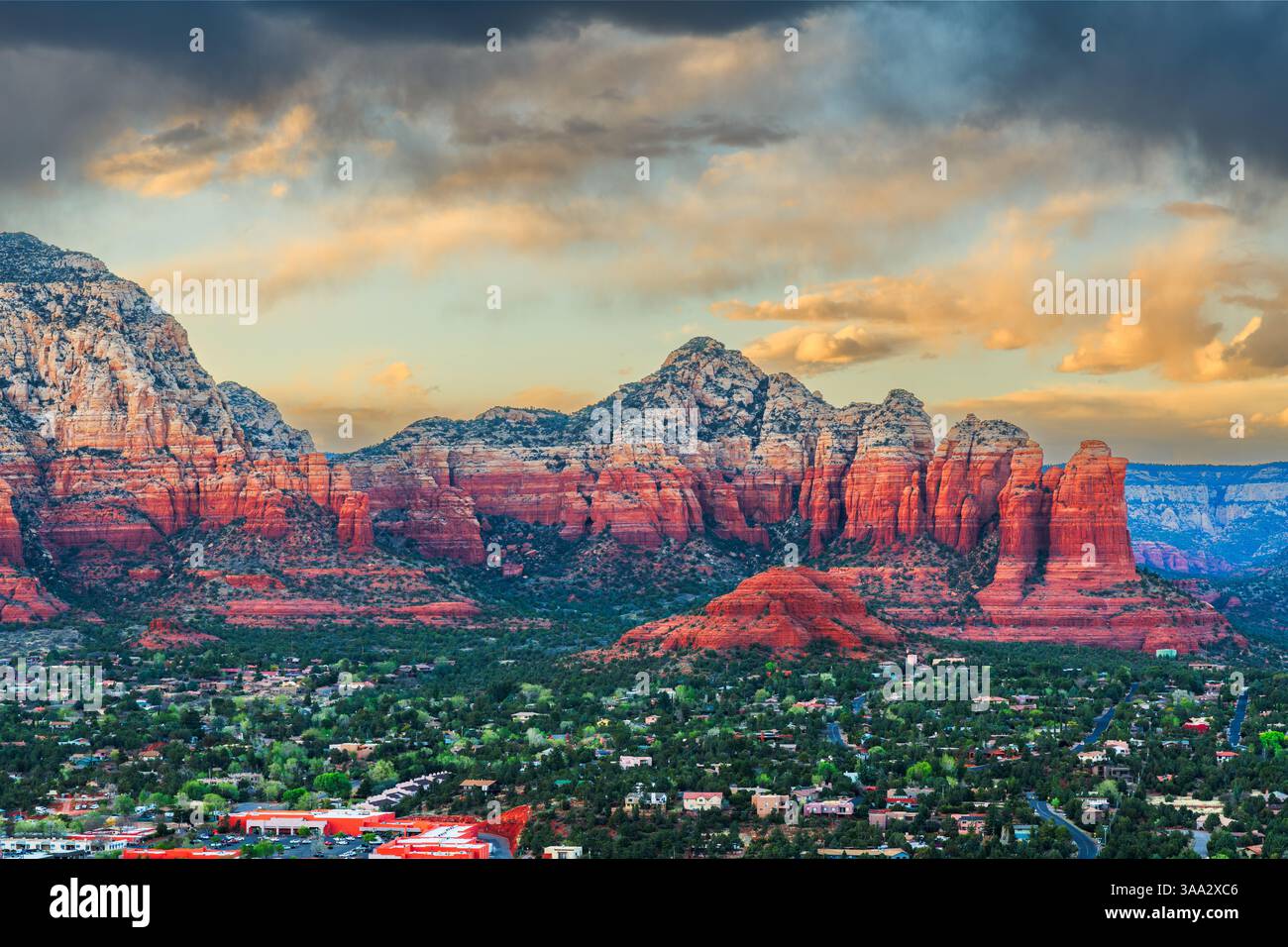 Sedona, Arizona, USA downtown cityscape and mountains. Stock Photo