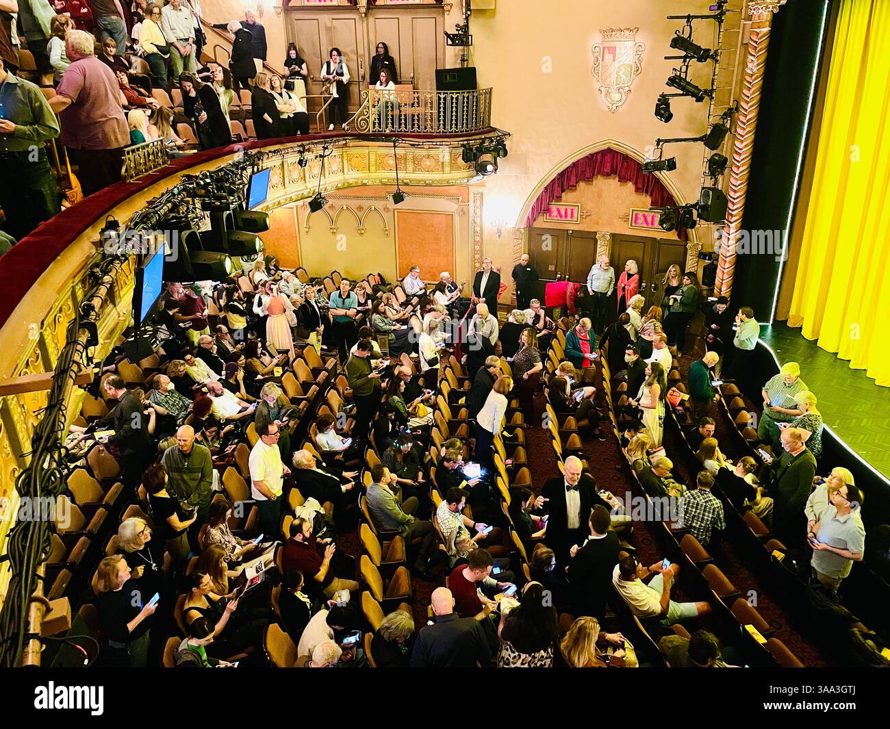 John golden theatre hi-res stock photography and images - Alamy