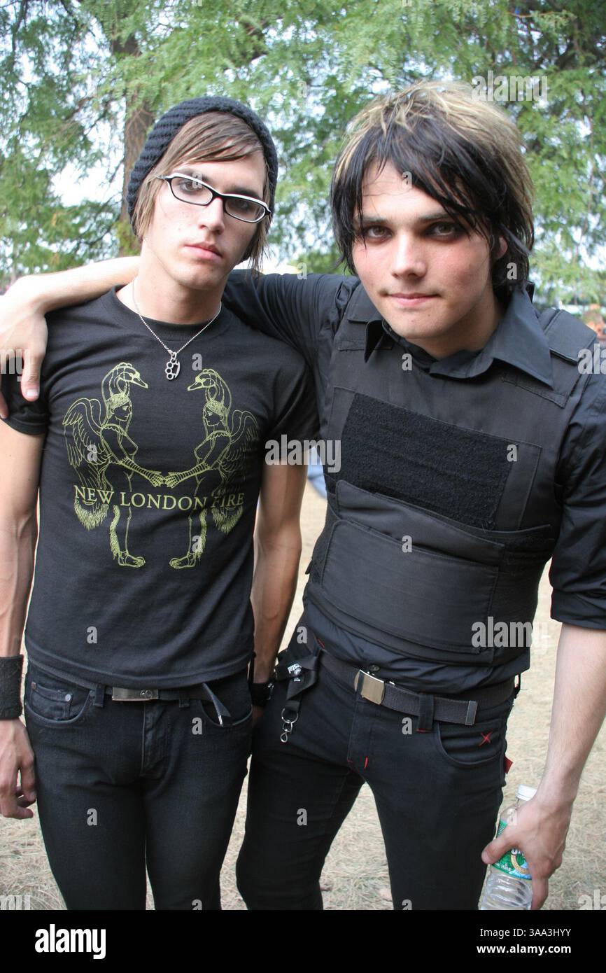Gerard Way, lead singer of My Chemical Romance, arrives at the Scream  Awards on Saturday Oct. 18, 2008 in Los Angeles. (AP Photo/Dan Steinberg  Stock Photo - Alamy, image size:866x1390