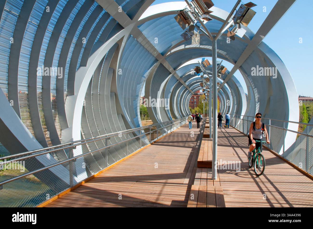 Espiral exterior hi-res stock photography and images - Alamy, image size:1300x953