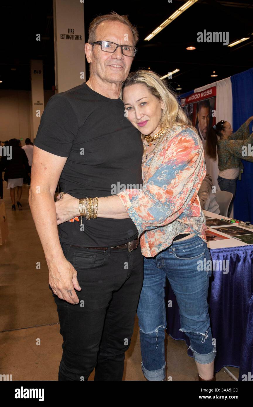 Michael Biehn Mit Ehefrau Jennifer Blanc Biehn Auf Der WonderCon 2025 Michael Biehn Mit Ehefrau Jennifer Blanc Biehn Auf Der Wondercon 2025 Im Anaheim Convention Center Anaheim 30032025 3AA5JGD 