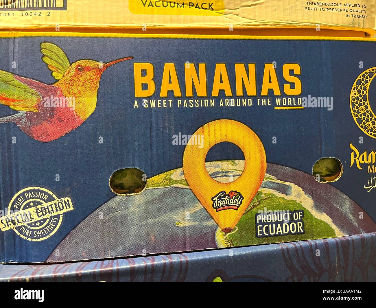 Frutadeli bananas, Ecuador bananas box, cardboard banana box, banana shipping box, packing boxes bananas, bulk banana box, recyclable banana box - Smartphone Captured Stock Image