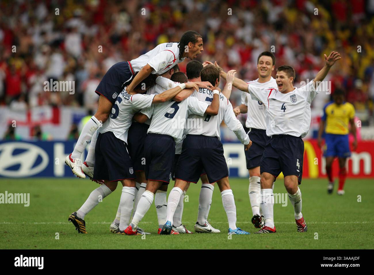 DAVID BECKHAM CELEBRATES VICTORY ENGLAND v ARGENTINA JAPAN WORLD
