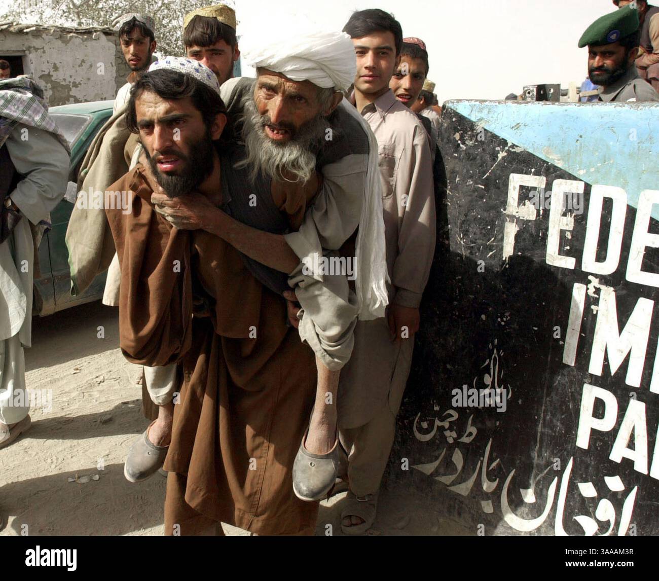 Afghan refugee in pakistan hi-res stock photography and images