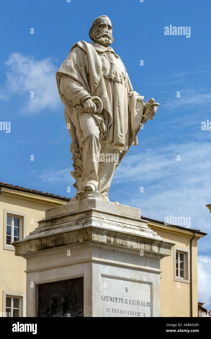 italy-tuscany-lucca-province-lucca-monument-to-giuseppe-garibaldi