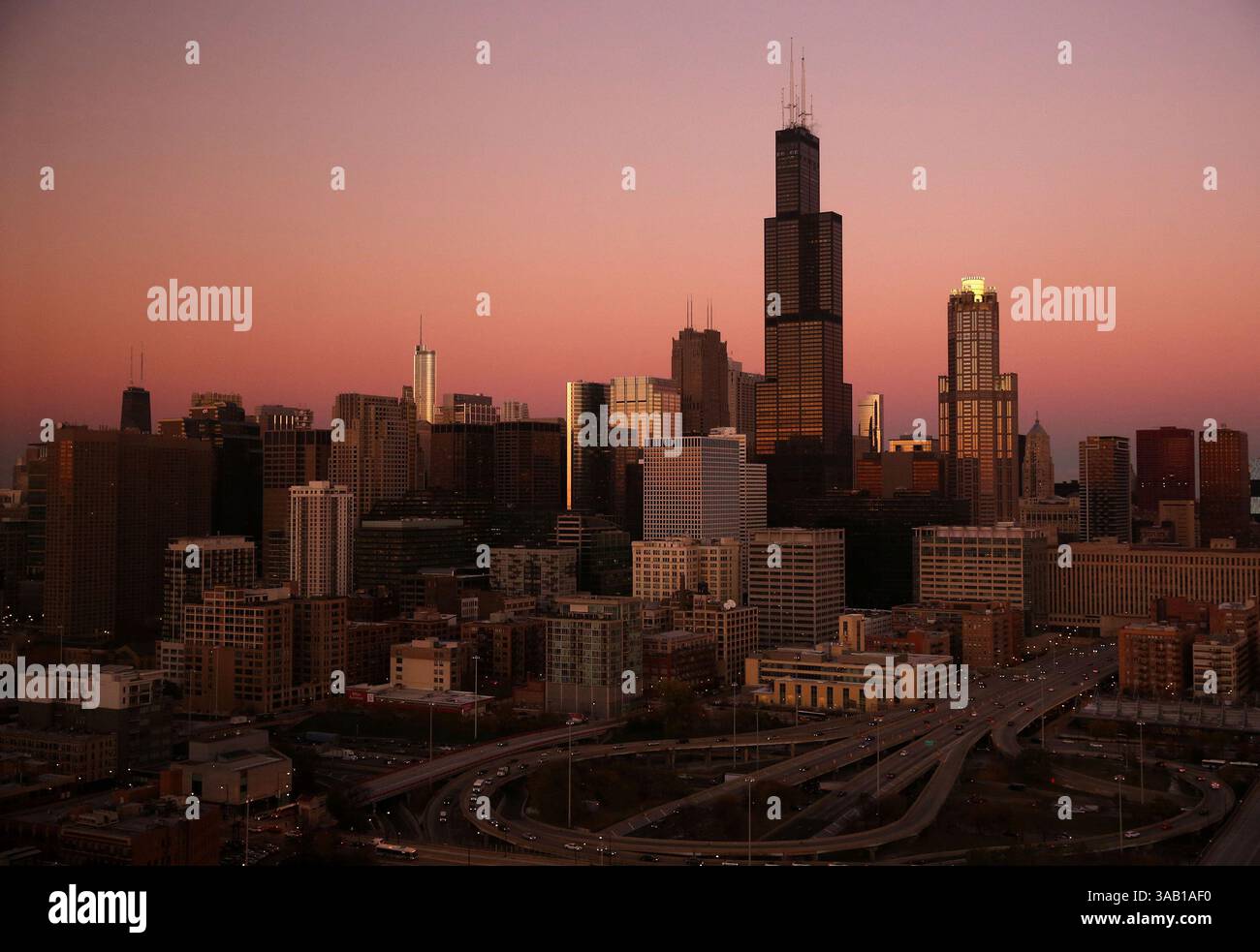November 12, 2013 - Chicago, IL, USA - The Chicago skyline in November 2013. The Dallas-Fort Worth area is closing in on becoming the third largest metro area in the country, catching up to Chicago, whose population has been sliding as economic factors tip the scales in favor of Texas, experts say. (Credit Image: © Brian Cassella/TNS via ZUMA Wire) Stock Photo
