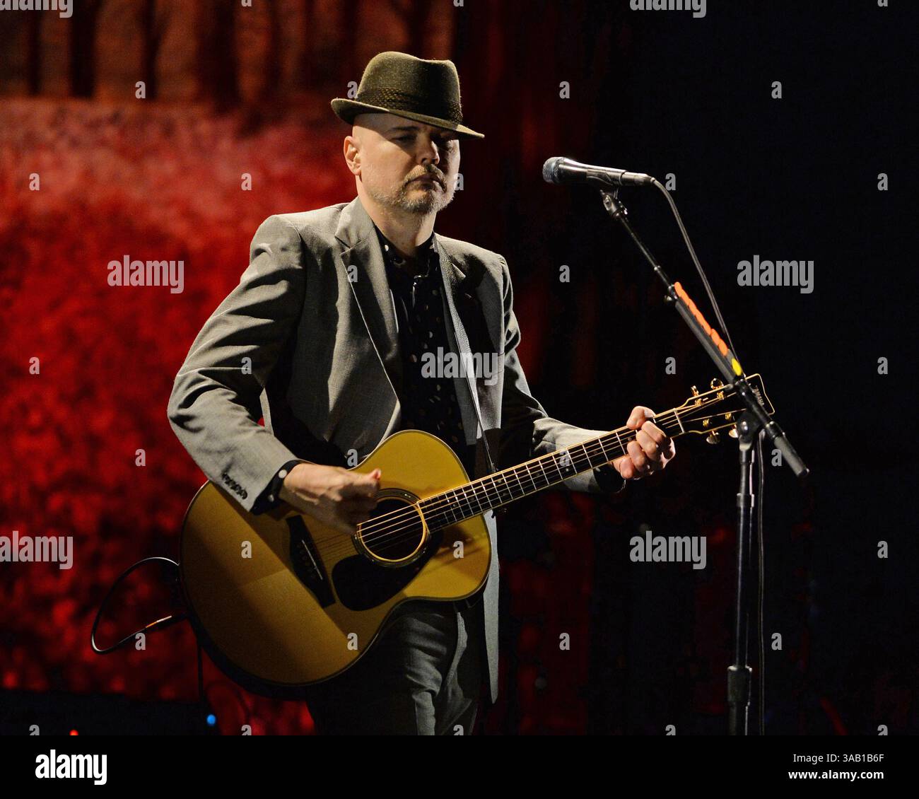 Plus Fort Song Righter Billy corgan wrestling hi-res stock photography and images - Alamy