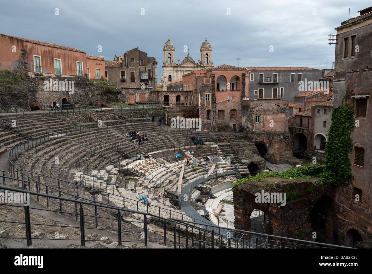 Casco romano hi-res stock photography and images - Alamy, image size:1300x956