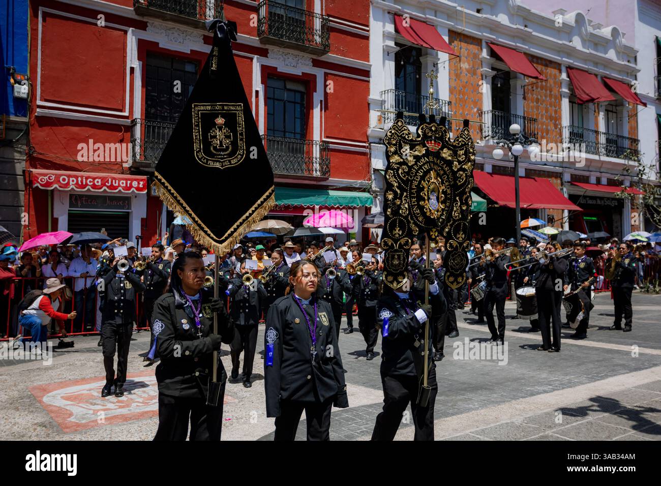 Hundreds join Holy Week procession under the sun, honoring Catholic ...